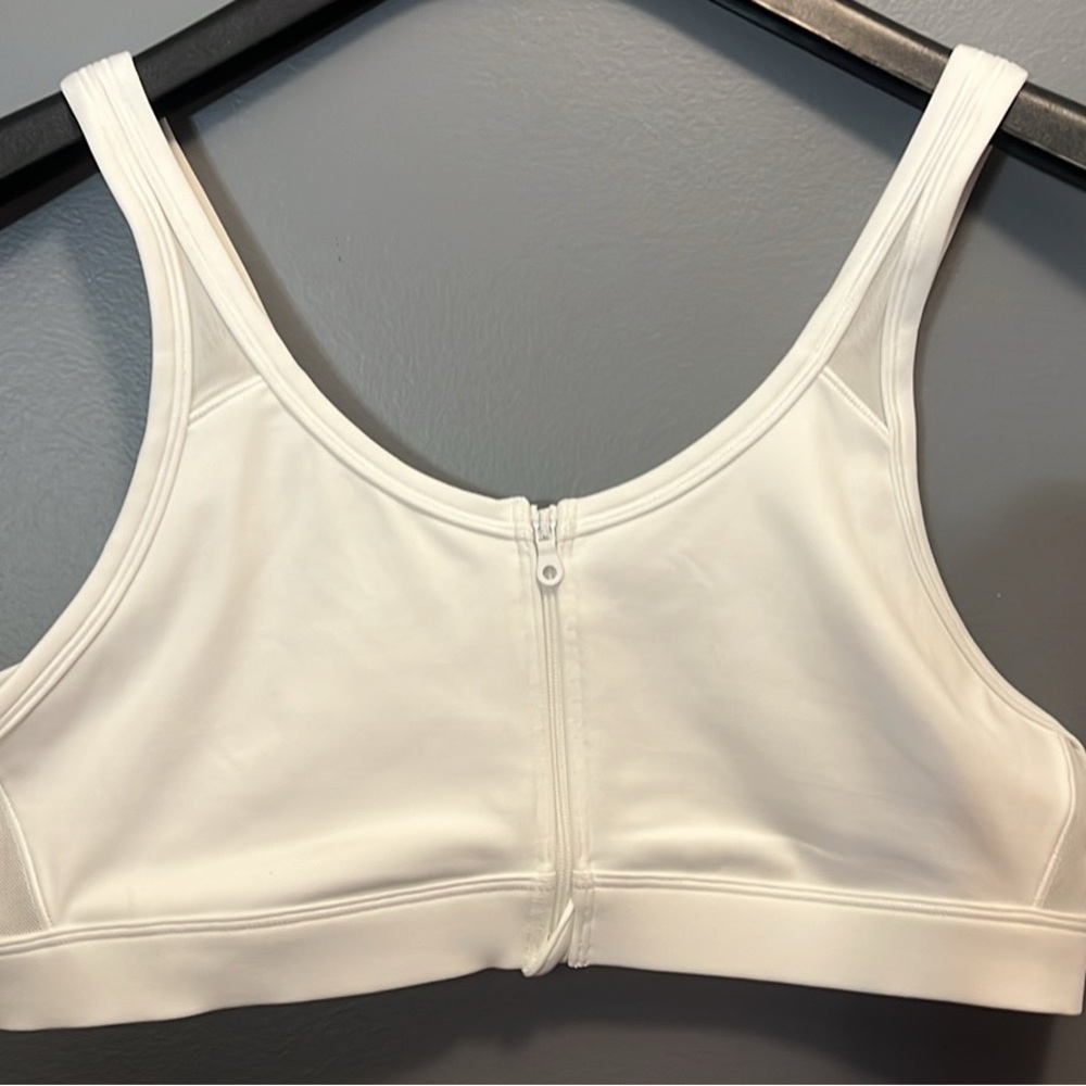 NWT Offline by Aerie White Women's Sports Bra